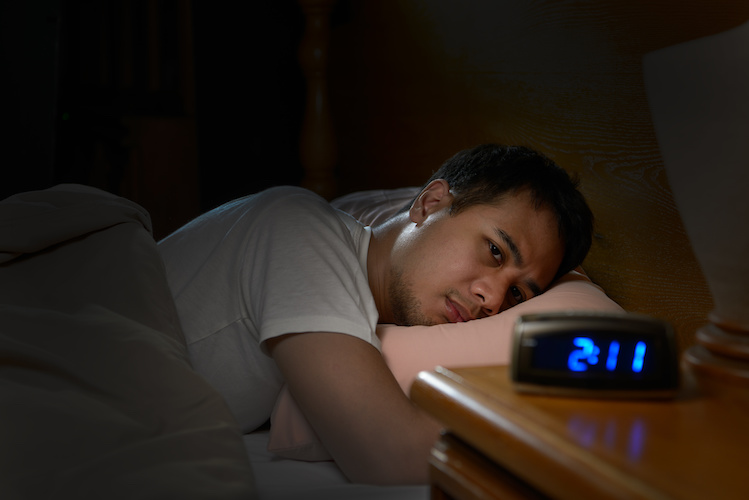 man-sleeping-how-to-stop-early-waking-to-be-more-rested-diagnost